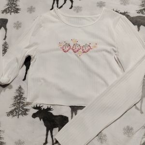 ❄️ 3/12 ❄️ White Long Sleeve with Embroidered Strawberries